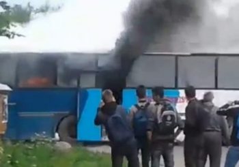 NESREĆA U TESLIĆU Izgorio autobus koji je prevozio učenike