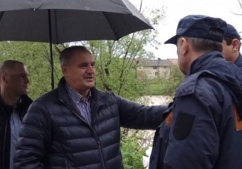PREMIJER I GRADONAČELNIK NA TERENU: Višković i Radojičić obišli klizište u Priječanima kod Banjaluke