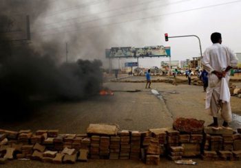 NAPETO U SUDANU: Nakon što je ubijeno više od 100 demonstranata, vojska se raspoređuje u Kartumu