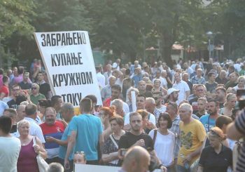 BANJALUKA: Kvartet mlađih opozicionih političara predvodio protest u parku "Mladen Stojanović"