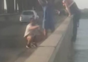 (VIDEO) BEOGRAD: Policija brzom intervencijom spriječila muškarca da skoči s mosta