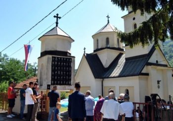 ZVORNIK: Položeni vijenci i služen parastos ubijenom dječaku Slobodanu Stojanoviću