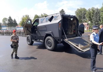 PRIMOPREDAJA: MUP RS preuzeo dva oklopna vozila "despot" od Tehničkog remonta Bratunac