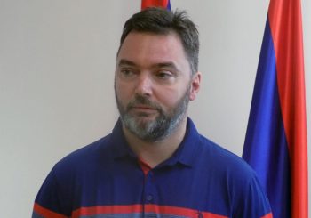 KOŠARAC: Tragikomičan način na koji se Šarović nepristojno nudi SDA