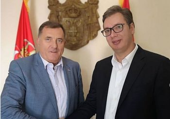 DANI SJEĆANJA: Dodik i Vučić na centralnoj akademiji poručili Drvarčanima da su RS i Srbija uz njih