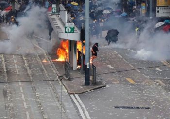 ESKALACIJA NASILJA: Policija u Hong Kongu prvi put pucala neubojitom municijom u demonstrante