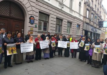 PROTEST U SARAJEVU: "Majke Srebrenice" ispred ambasade Švedske negodovale zbog Nobela za Handkea