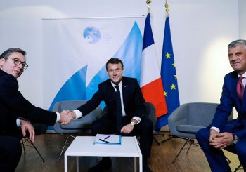 PARIZ: Vučić sa Makronom i Tačijem, francuski predsjednik mu poručio da će Evropa voditi proces pregovora o Kosovu