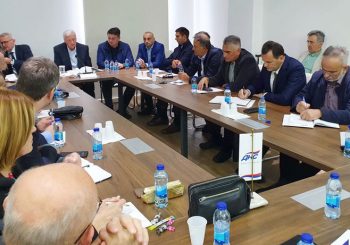 DNS: Od devet predsjednika regionalnih odbora, šest protiv Aćimovića, Gligorić se javno ogradio od njega