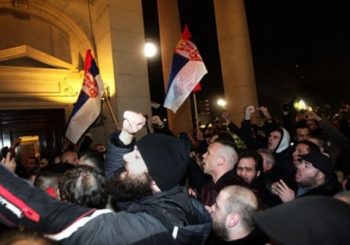 NAPETO U BEOGRADU: Demonstranti pokušali da uđu u Skupštinu Srbije