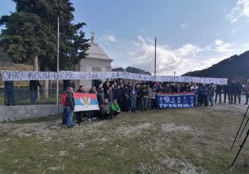 Trebinjci na granici sa Crnom Gorom organizovali mirni protest