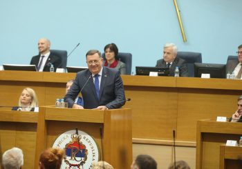 DUEL NA SJEDNICI NSRS: Dodik obrazlaže Program reformi, opozicionari zvižde i skandiraju