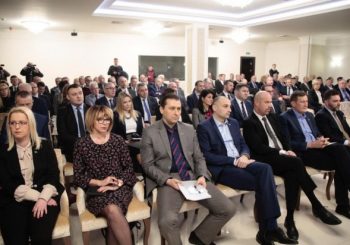 Službenici međunarodne zajednice prijete Srbima u zajedničkim institucijama