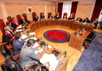 "GOODBYE BIH, WELCOME RS-EXIT": Kako je odluka Ustavnog suda dovela do krize u BiH