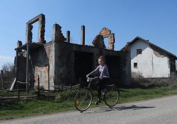 SPUŠTAJU RAMPU PREMA EU Šta stoji iza najava da će raseljeni tražiti naknadu za uništenu imovinu