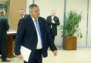 POSLODAVCI, NE OTPUŠTATE RADNIKE Višković najavio mjere pomoći privredi