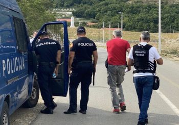 KUČI POD OPSADOM: Na Medunu grupisane policijske snage, zatvoren saobraćaj zbog auto litije