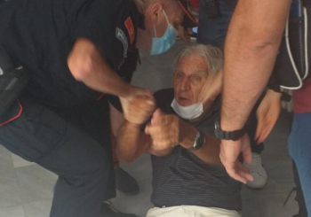 Drama u Podgorici: Policija vukla po podu starca od 80 godina