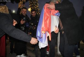 Mediji: Uhapšene dvije osobe zbog paljenja srpske zastave u Tirani