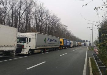 Ukrajinci ne puštaju kamione iz Srbije, preskaču ih i u podjeli hljeba